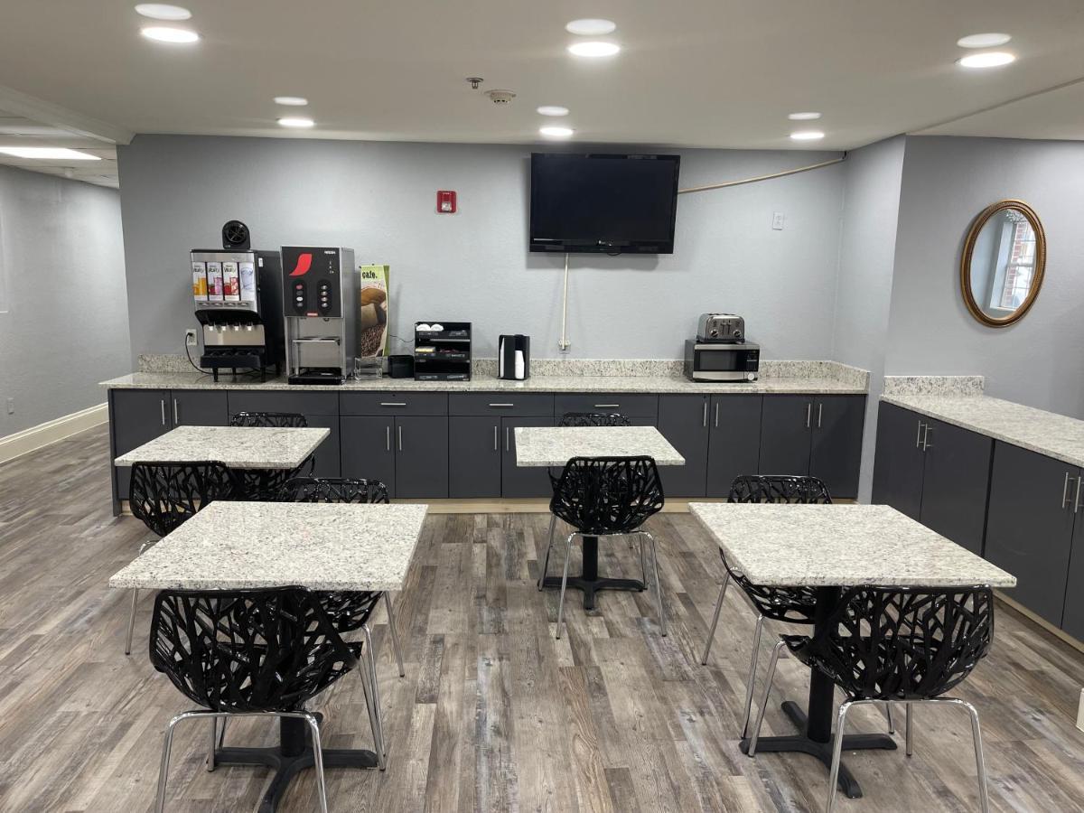 Hotel Super 8 By Wyndham Downtown Ne