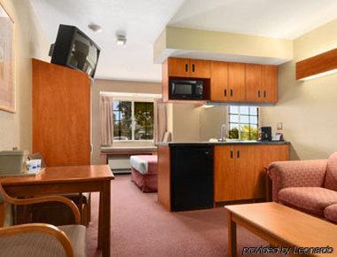 Super 8 By Wyndham Downtown Ne Hotel 2*