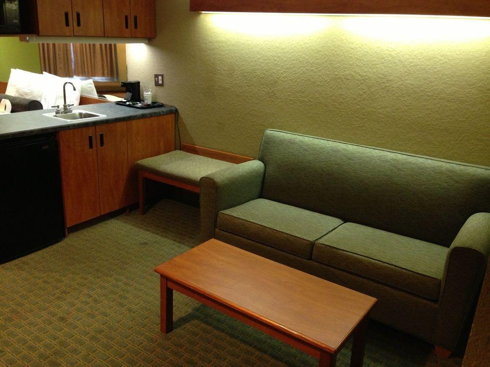 Hotel Super 8 By Wyndham Downtown Ne 2*